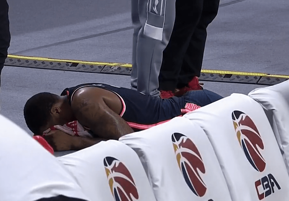 体育埃因霍温训练开放日，转会期临场应变引欢呼，足总杯在即，心理建设被强调的简单介绍