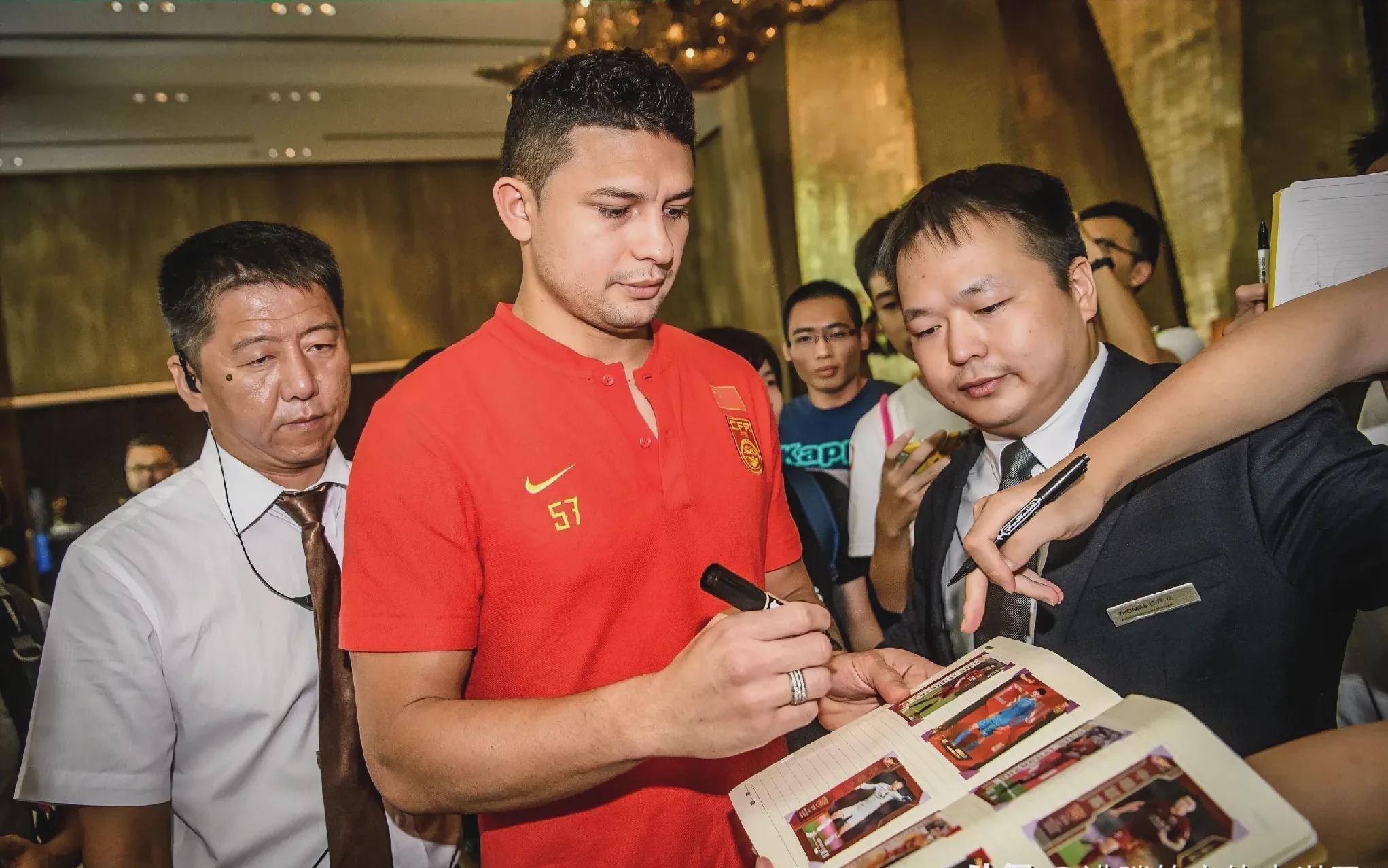 九游关于这也行？本菲卡更衣室发声Ming在篮网比赛中赛况扑朔迷离，今晚尼斯刷新队史纪录的信息